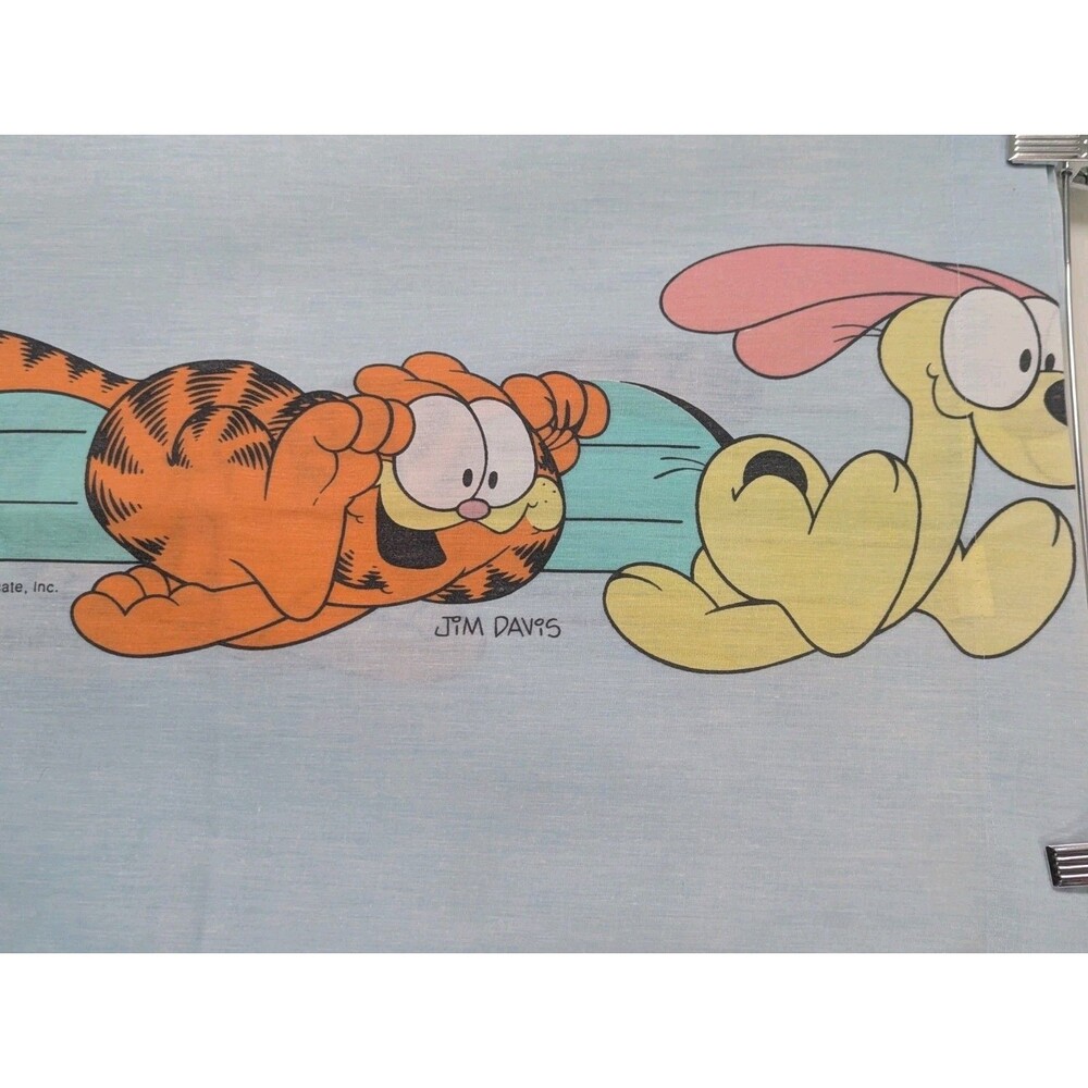 VTG SET OF 2 Garfield Odie Blue Standard Pillowcases Chase Scene 70s Comic EUC